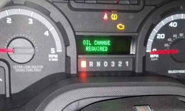 oil change required ford e-series